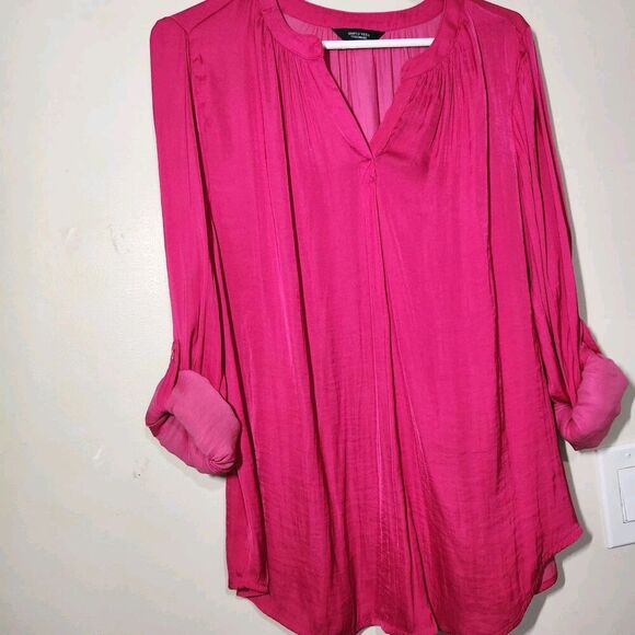 Simply Vera wang top Women Size Large Fucsia Color Silky Top Roll Tab Sleeves - Picture 2 of 15